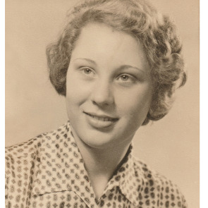 Photo of Pauline STEAD