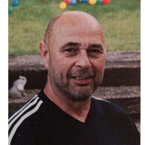 Photo of Robert (Bob) BROWN