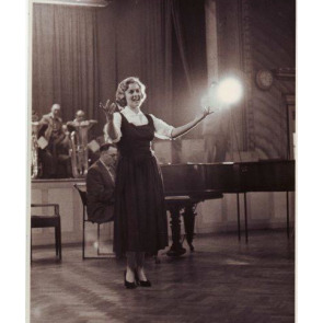 Notice Gallery for Lilian GIBSON