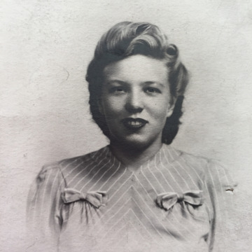 Photo of Joan CARR