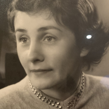 Photo of Elizabeth LEACH