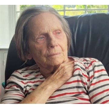 Notice Gallery for Eileen Patricia HENTON