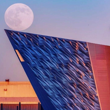 Notice Gallery for Lyndsay KENNINGTON (NÉE KINGHAN)