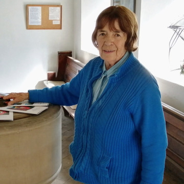 Photo of Gillian LOWTHER (DOBSON)