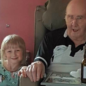 Notice Gallery for Leslie HINCHLIFFE