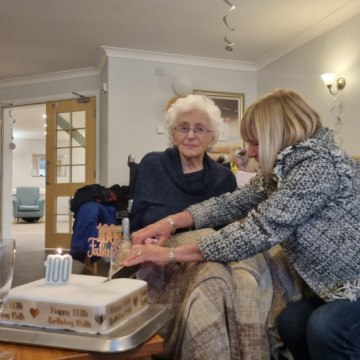 Photo of Ruth HALLOWELL