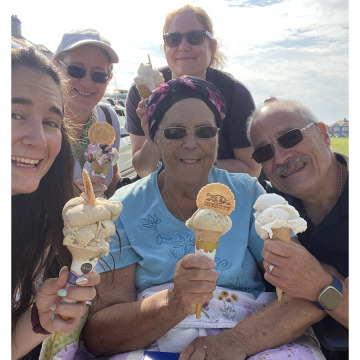 Notice Gallery for Joan GRAY