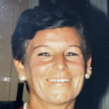 Photo of Pamela MOSS