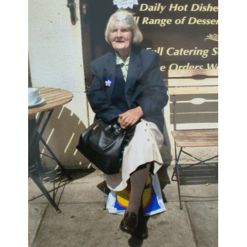 Photo of Maureen HUGHES