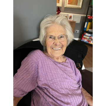 Photo of Betty LOVE