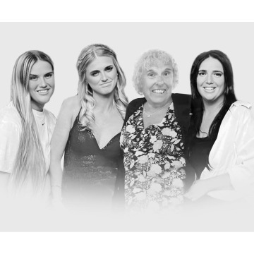 Notice Gallery for Christine Yvonne CLELLAND