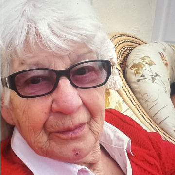 Notice Gallery for Evelyn HARVEY