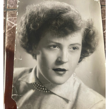 Notice Gallery for Elizabeth HOBSON