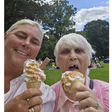 Photo of Sandra Iris SMITH