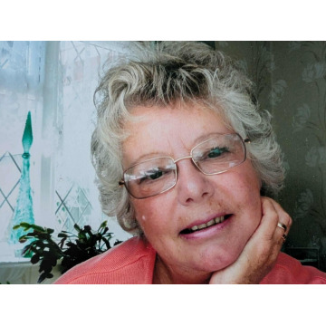 Notice Gallery for Evelyn BURNHAM