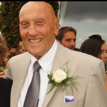 Photo of Leslie WHITE