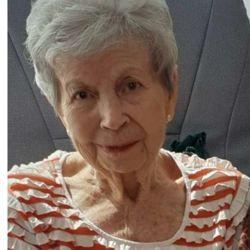 Photo of Peggy FARNFIELD