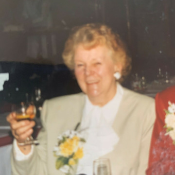 Photo of June Elizabeth LLOYD