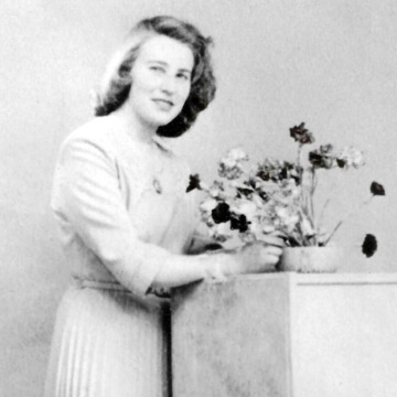 Photo of Evelyn Nancy STURGESS