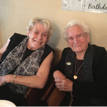 Photo of Betty HOLBROOK