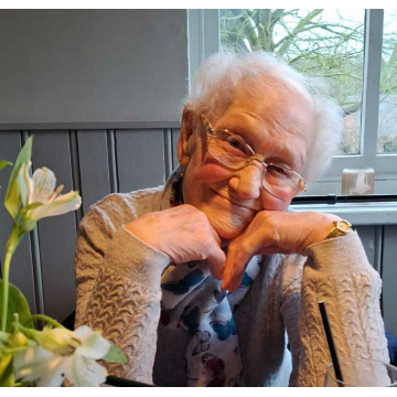 Photo of Sheila HALL