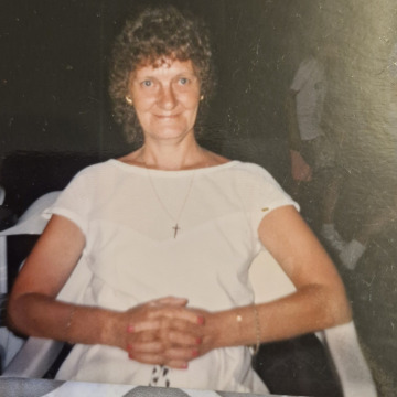 Photo of Elizabeth SIMS
