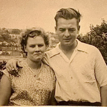 Photo of Joan LARGE