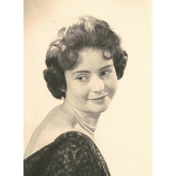 Photo of Beryl POULTER
