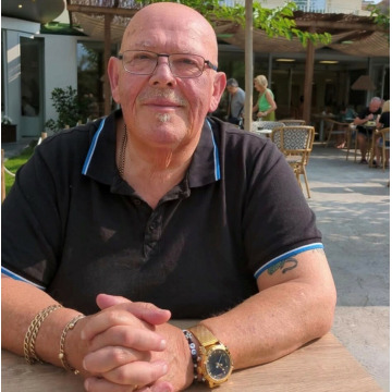 Photo of Garry HOLMES