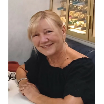 Photo of Melanie O'NEILL